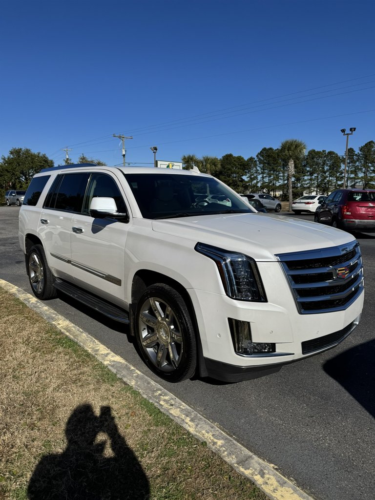 2018 Cadillac Escalade Luxury's photo