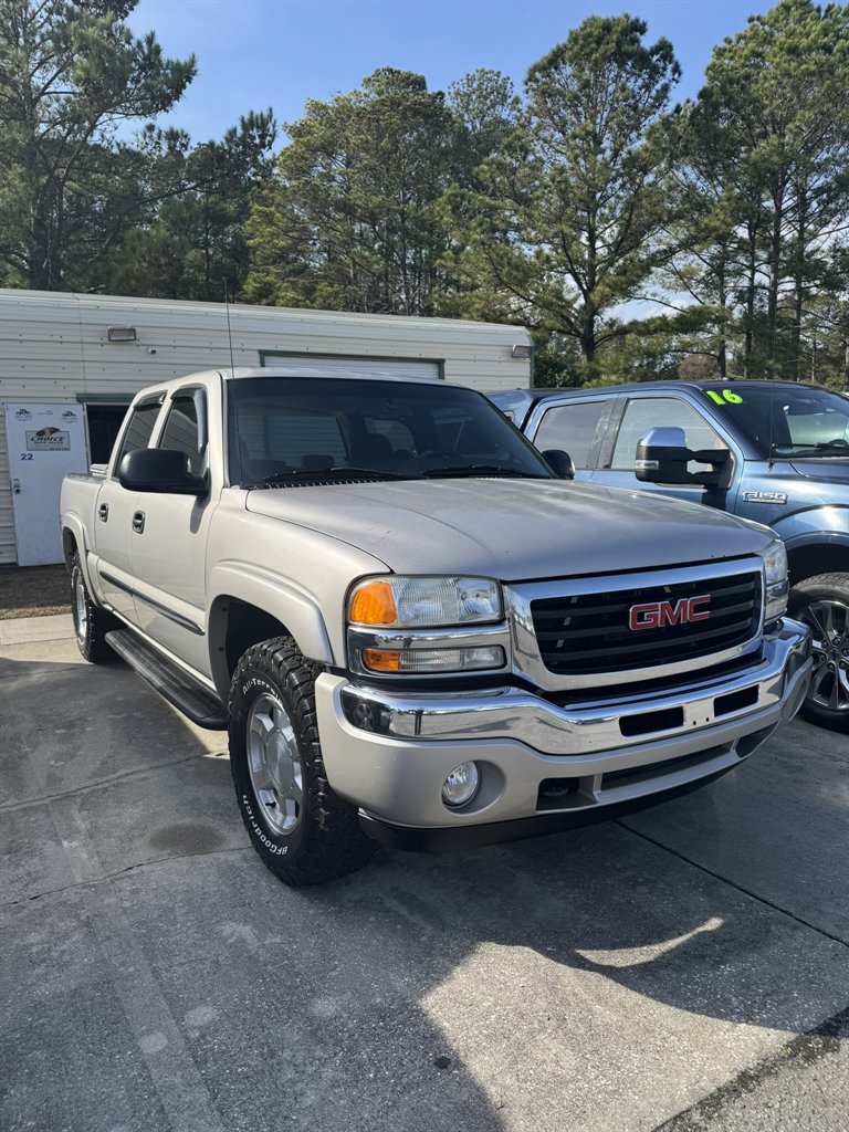 2005 GMC Sierra SLE's photo